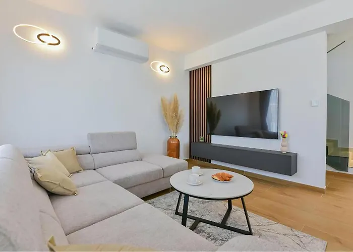 Luxurious In * Sukošan