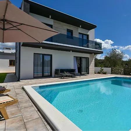 Сasa de vacaciones Luxurious In Sukošan