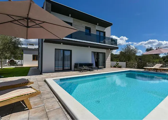 Сasa de vacaciones Luxurious In Sukošan