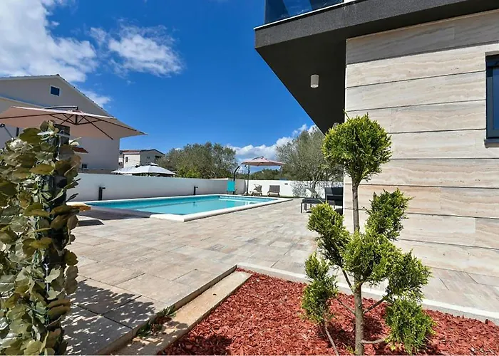 Luxurious In * Sukošan