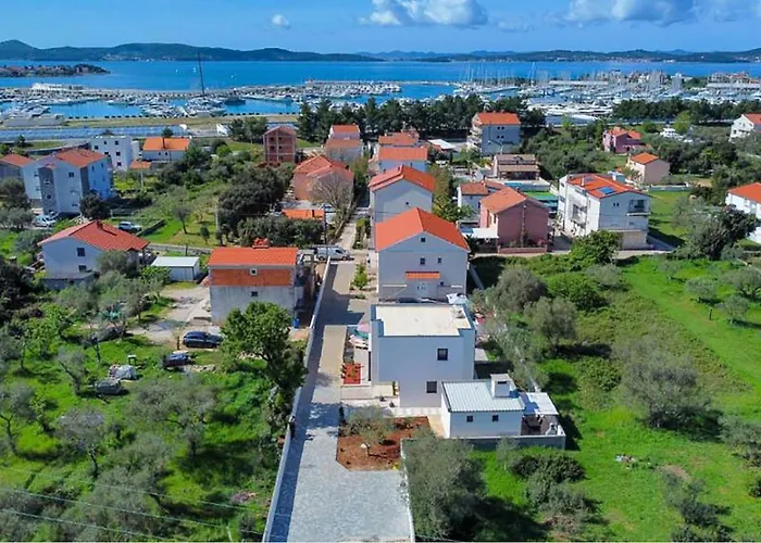 Сasa de vacaciones Luxurious In Sukošan